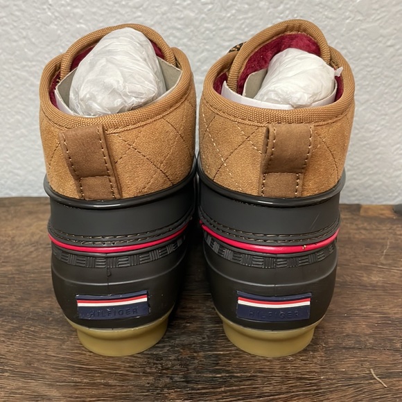 NIB Tommy Hilfiger Rinah Brown Lace Up Quilted Duck Boots - Picture 5 of 7